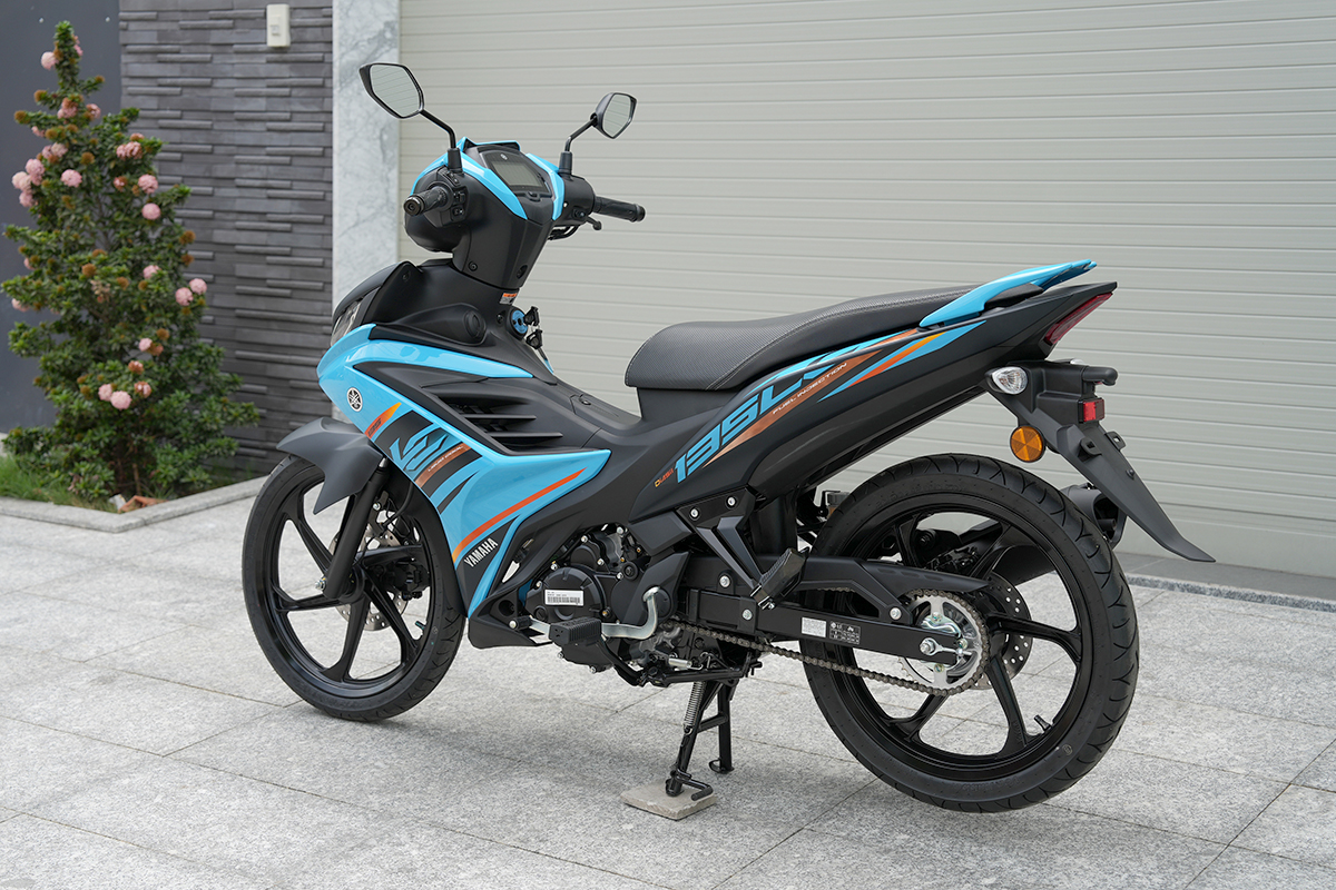 Yamaha 135LC FI màu xanh biển