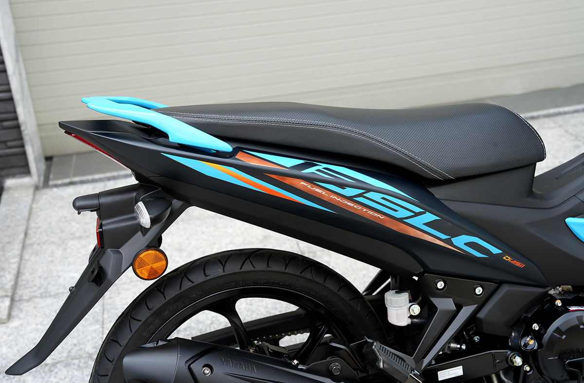 Yamaha 135LC FI 2025 giảm xóc 1 càng